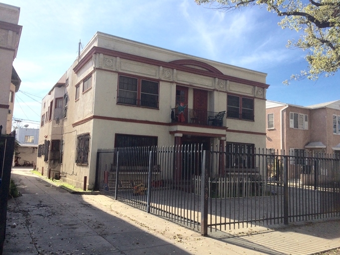 858 W 41st St in Los Angeles, CA - Building Photo