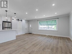 139 Flora Dr in Toronto, ON - Building Photo - Building Photo