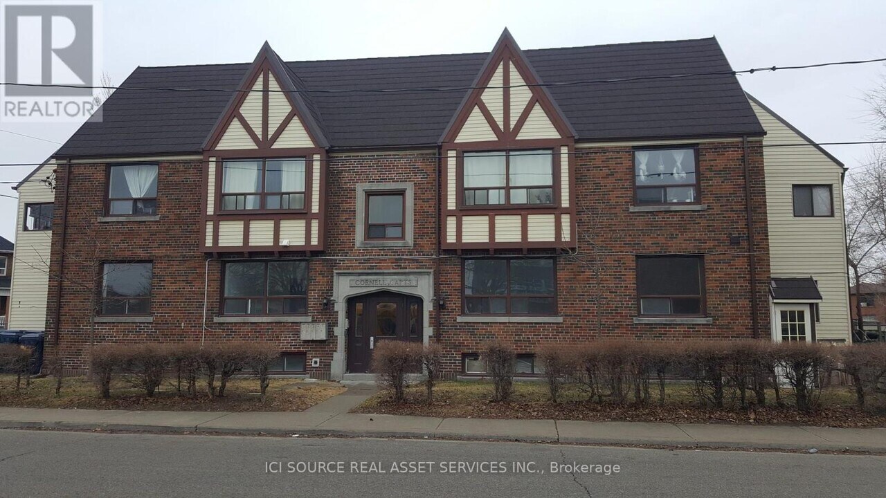 44-44 Bartonville Ave W in Toronto, ON - Building Photo