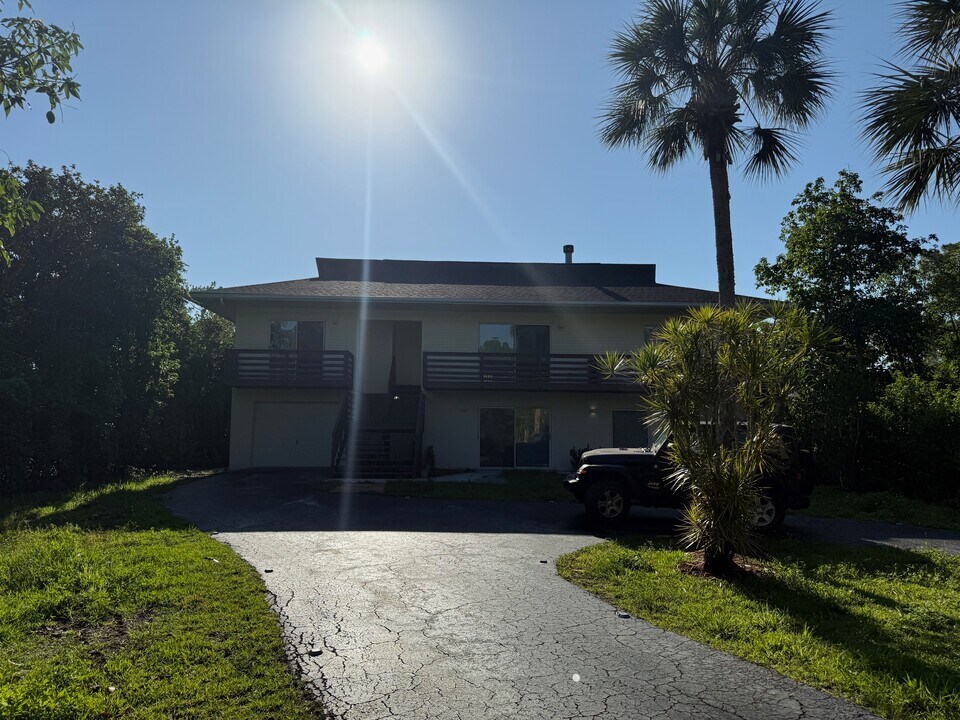 1740 16th St NE in Naples, FL - Building Photo