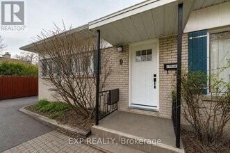 9 Kirkstall Ave in Ottawa, ON - Building Photo - Building Photo
