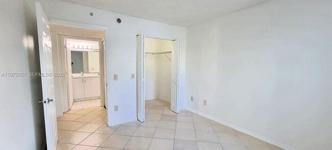 150 NW 96th Ave in Pembroke Pines, FL - Building Photo - Building Photo