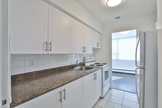 Avenue Road-484 in Toronto, ON - Building Photo - Building Photo