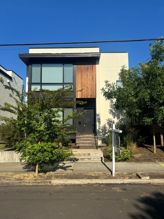 1014 SE 42nd Ave in Portland, OR - Building Photo