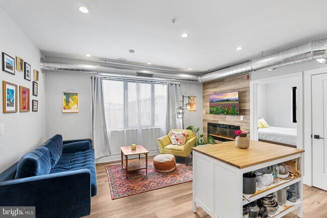 1612 Cambridge St, Unit 407 in Philadelphia, PA - Building Photo - Building Photo