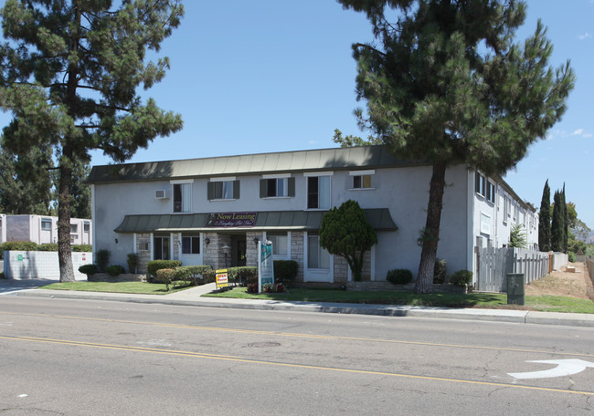 Villa Mollison in El Cajon, CA - Foto de edificio - Building Photo