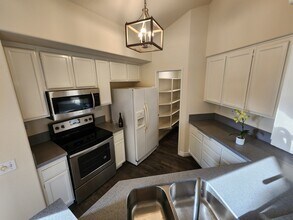 7285 Calabria Ct in San Diego, CA - Building Photo - Building Photo