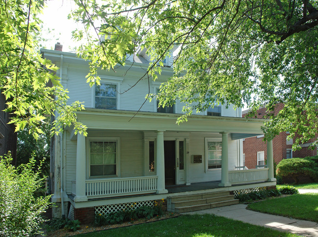 219 S 38th Ave in Omaha, NE - Building Photo - Building Photo