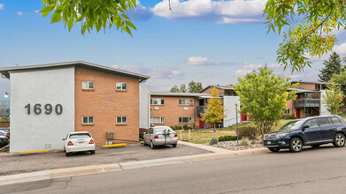 1690 Eaton in Lakewood, CO - Foto de edificio - Building Photo