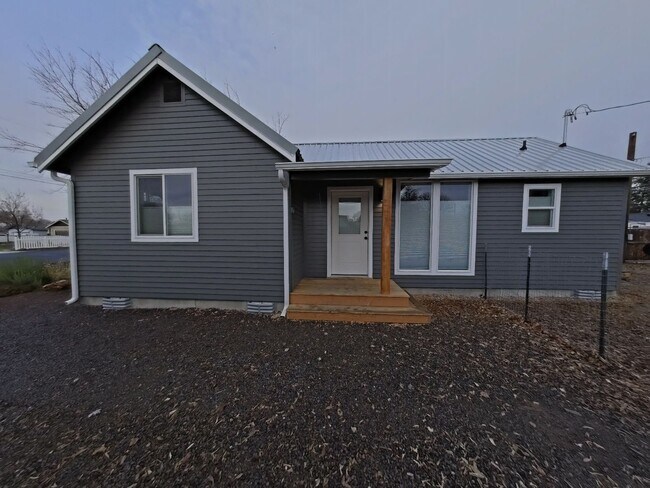 622 NW Fairmont St in Prineville, OR - Building Photo - Building Photo