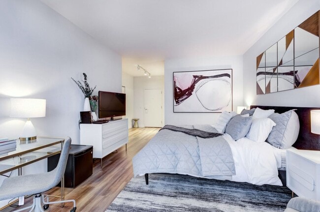 property at 846 W Blackhawk St