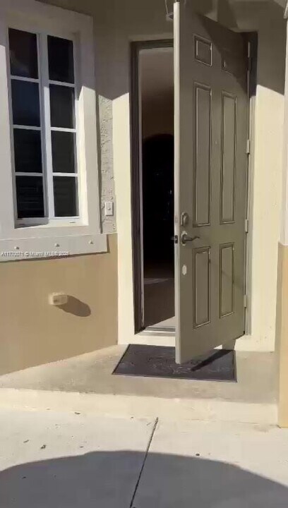 21109 NW 14th Pl in Miami, FL - Building Photo