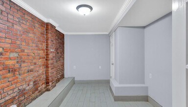 118 E 7th St, Unit 1W in New York, NY - Foto de edificio - Building Photo