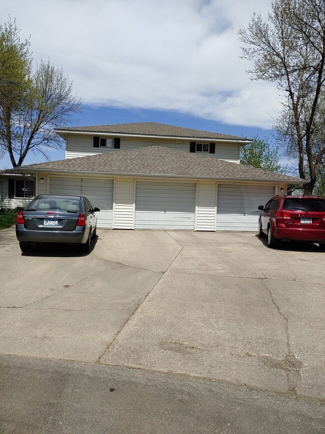 1005 Emerald Ct Apartments and Nearby Marshall Apartments For Rent