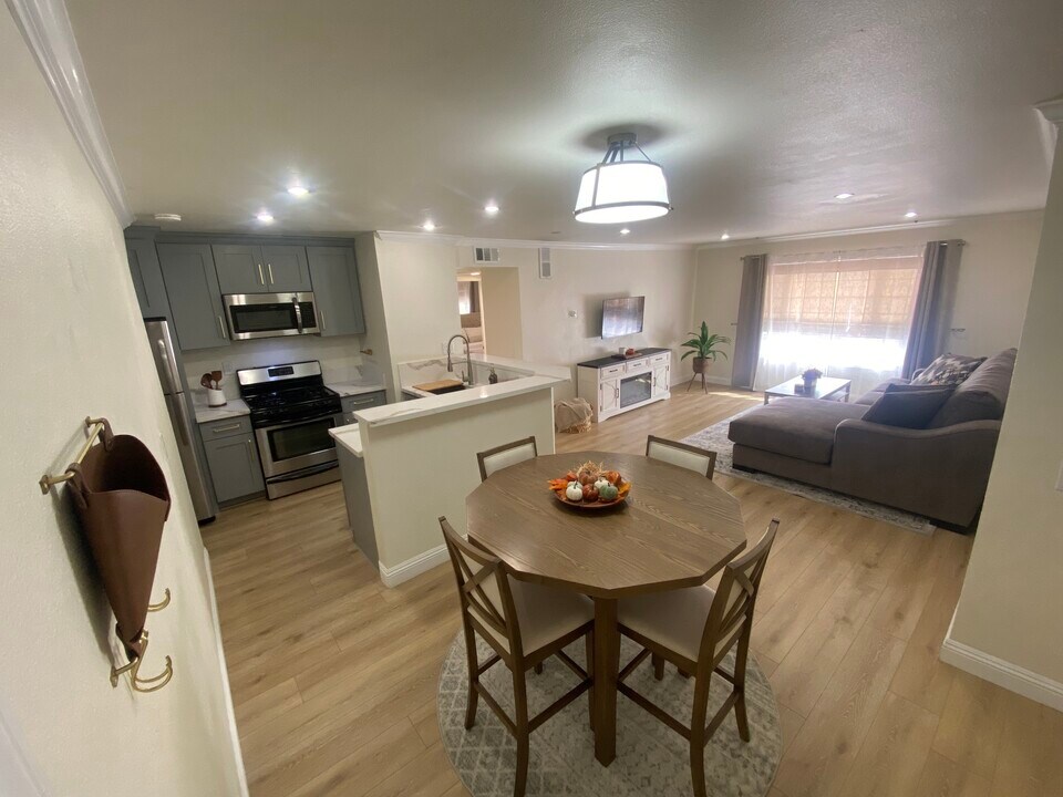 5224 Denny Ave, Unit 113 in North Hollywood, CA - Building Photo