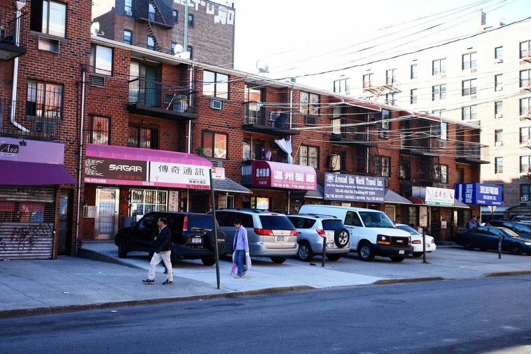 13308 41st Rd in Flushing, NY - Foto de edificio