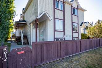 4612 75 St NW in Calgary, AB - Building Photo - Building Photo