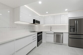 101 Ocean Ln Dr in Miami, FL - Building Photo - Building Photo