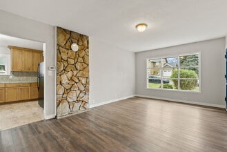 9621 N Pier Park Pl in Portland, OR - Building Photo - Building Photo