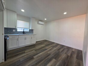 2040 Earl St in San Diego, CA - Building Photo - Building Photo