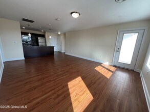 74 Weibel Ave in Saratoga Springs, NY - Building Photo - Building Photo