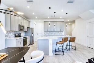 4263 Sonoma Oaks Wy in Naples, FL - Building Photo