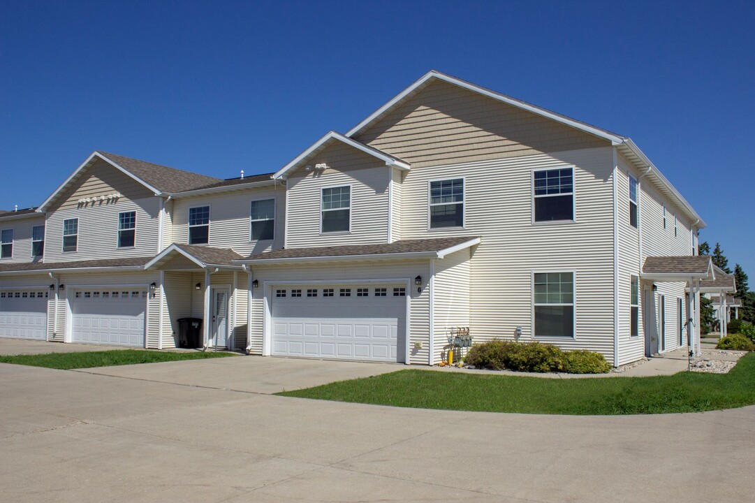 Osgood Townhomes in Fargo, ND - Building Photo