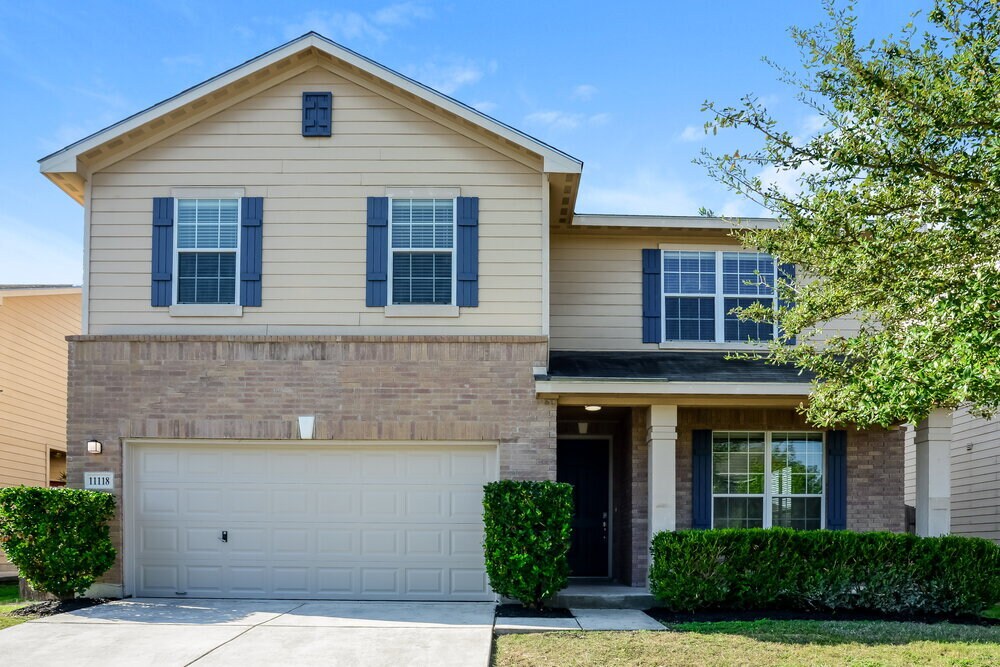 11118 Geneva Ford in San Antonio, TX - Building Photo