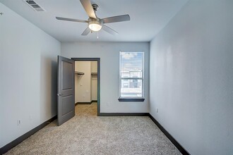2200 N Sam Houston Pkwy E in Houston, TX - Building Photo - Building Photo