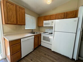 18895 NW Shadow Ln in Portland, OR - Building Photo - Building Photo