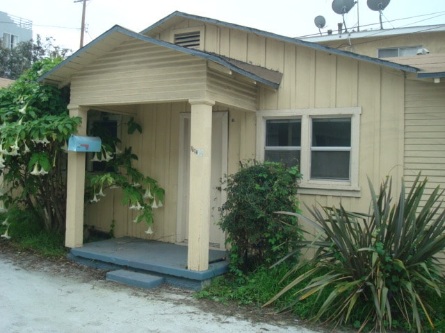 property at 3614 Westwood Blvd