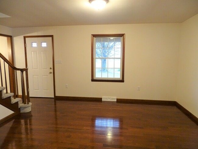 2228 Junction Rd in Manheim, PA - Foto de edificio - Building Photo