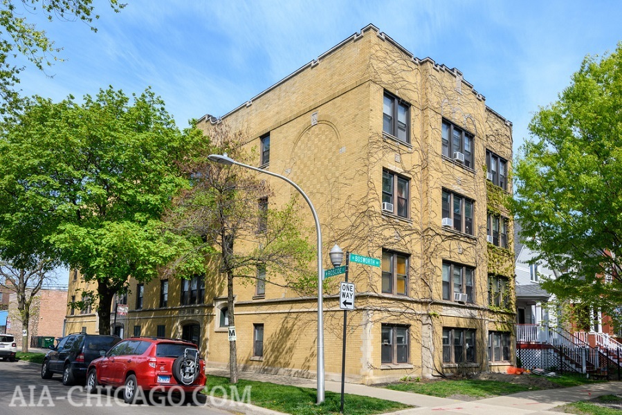 1544 W Roscoe St in Chicago, IL - Building Photo