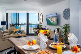 380 Seaview Ct in Marco Island, FL - Building Photo - Building Photo