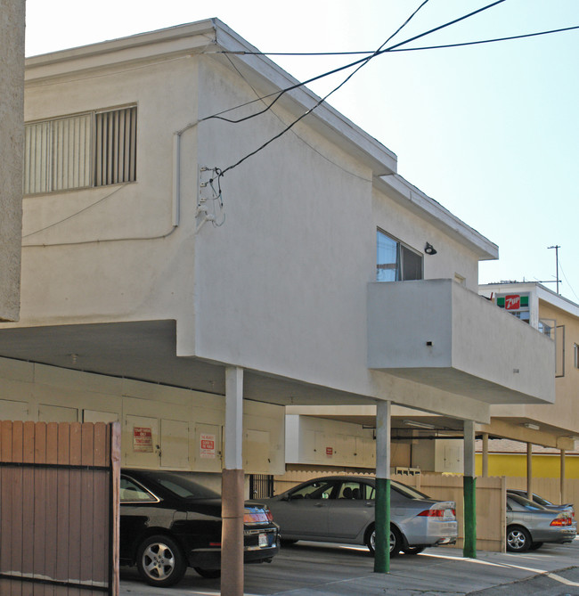 3637 Mentone Ave in Los Angeles, CA - Building Photo - Building Photo