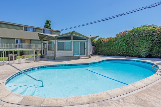 Cornuta Pines Apartments