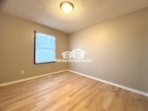 922 E Railroad Ave in Des Moines, IA - Building Photo - Building Photo