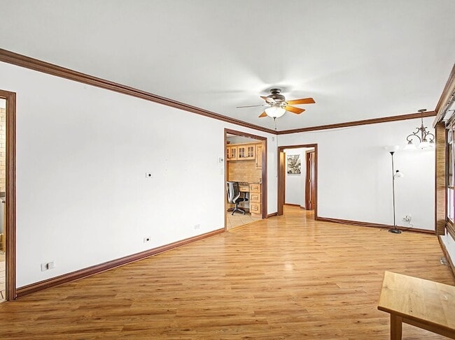 8621 Natchez Ave in Burbank, IL - Foto de edificio - Building Photo