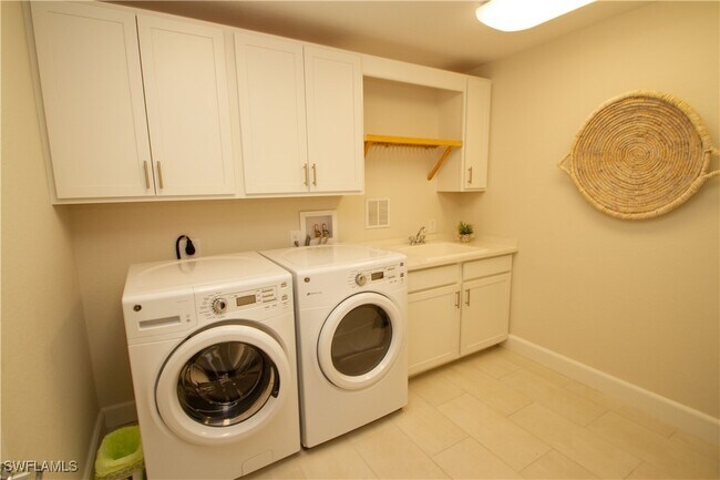 property at 172 Indies Dr E