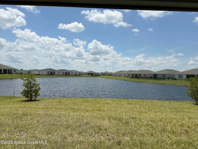 1566 Criswell Ln SE in Palm Bay, FL - Building Photo - Building Photo