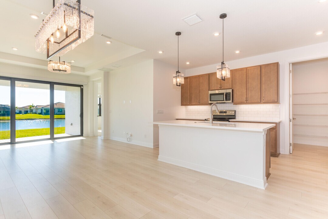 27093 SW Viterbo Wy in Port St. Lucie, FL - Building Photo