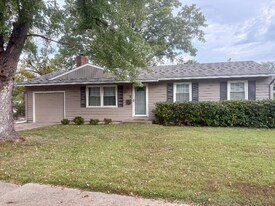 5330 SW 31st St in Topeka, KS - Building Photo