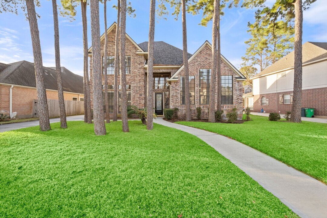 8222 Redchurch Dr in Spring, TX - Building Photo