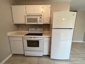 2464 Stratford Crossing Dr in Winston-Salem, NC - Foto de edificio - Building Photo