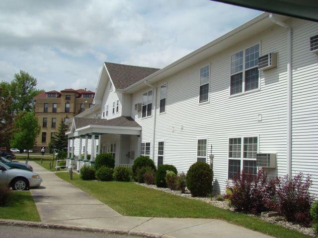 Park Place Apartments in Devils Lake, ND - Building Photo