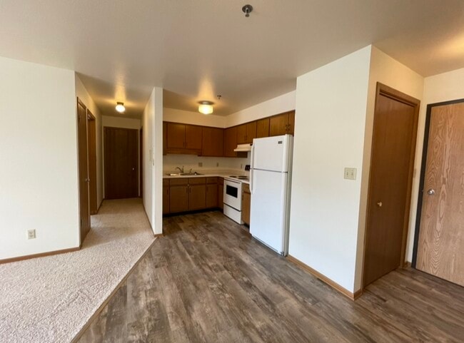 715 S Lincoln Dr, Unit 8 in Howards Grove, WI - Building Photo - Building Photo