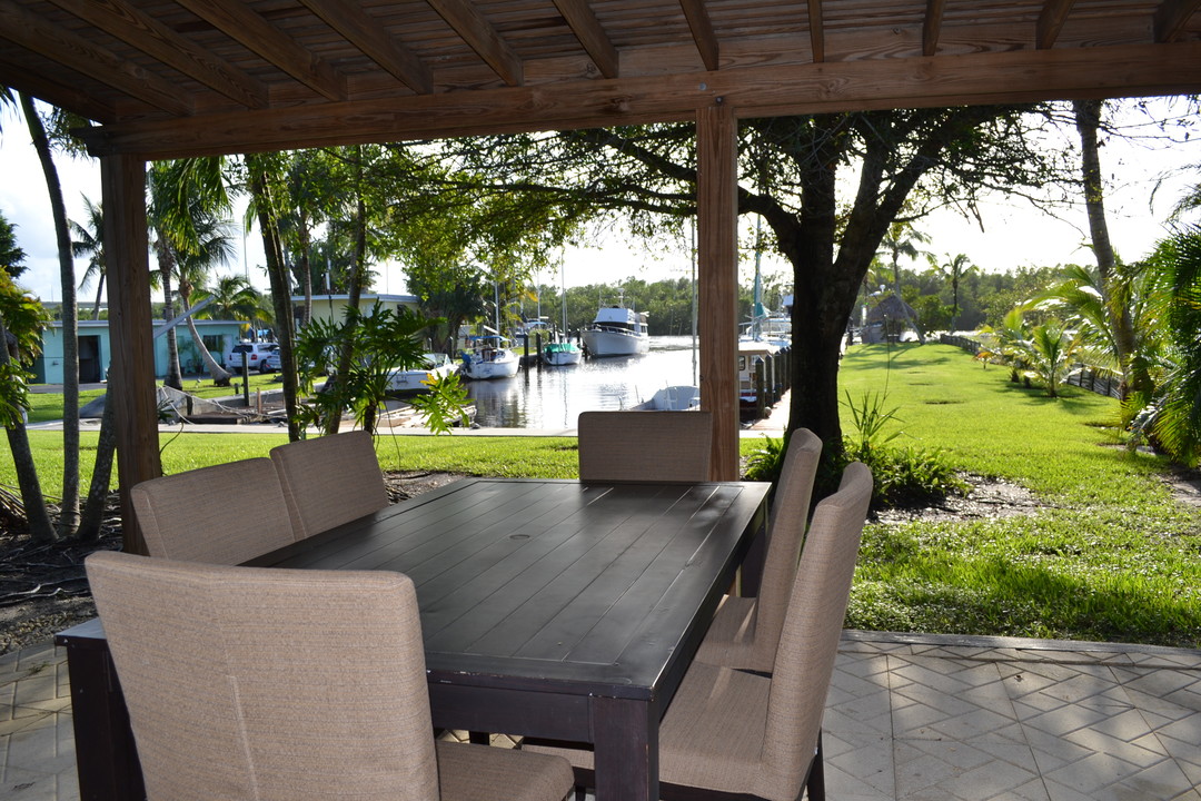 3300 S Kanner Hwy, Unit 459 in Stuart, FL - Foto de edificio