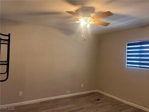7016 Hurricane Way, Unit B in Las Vegas, NV - Building Photo - Building Photo