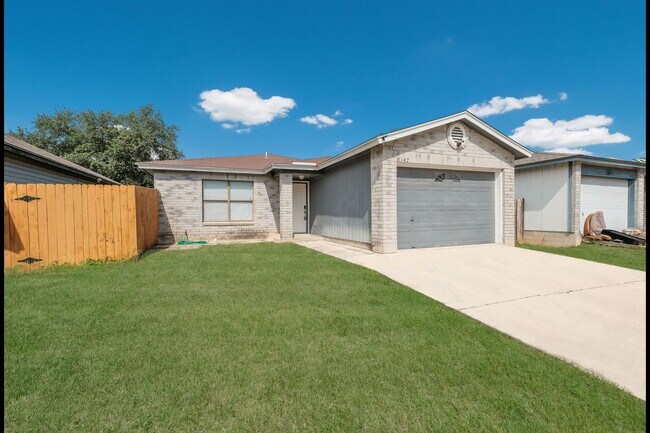 8147 Easy Meadow Dr in Converse, TX - Building Photo - Building Photo