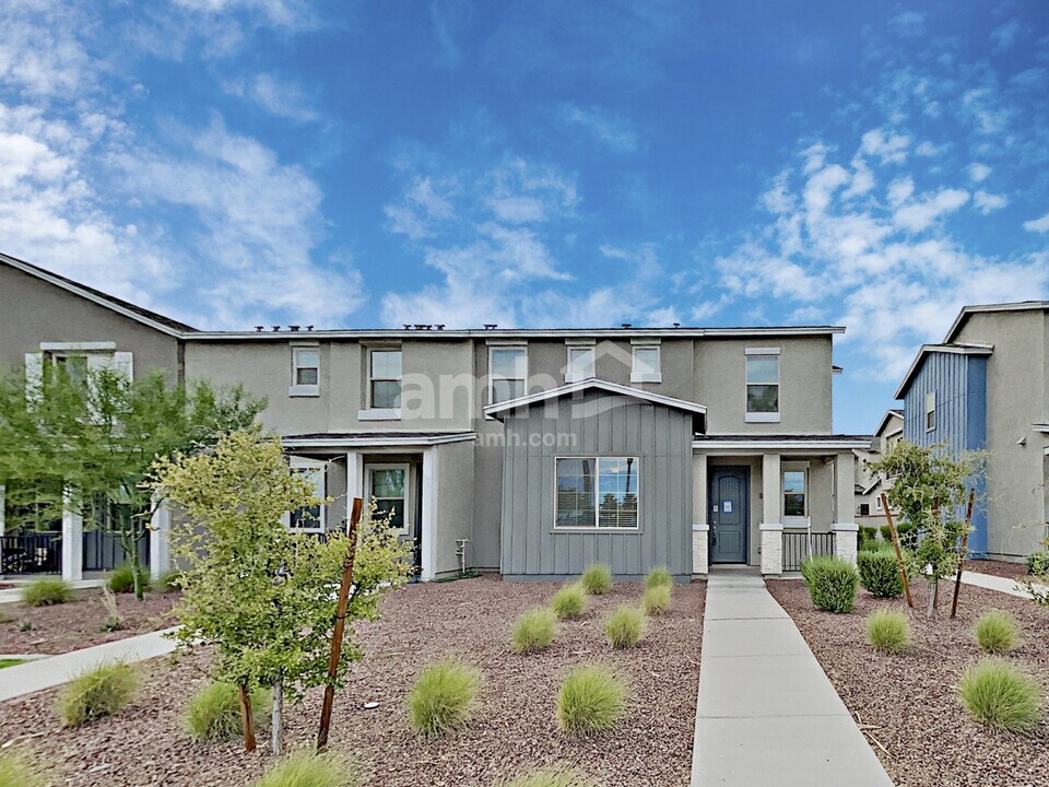 20728 W Thomas Rd in Buckeye, AZ - Building Photo